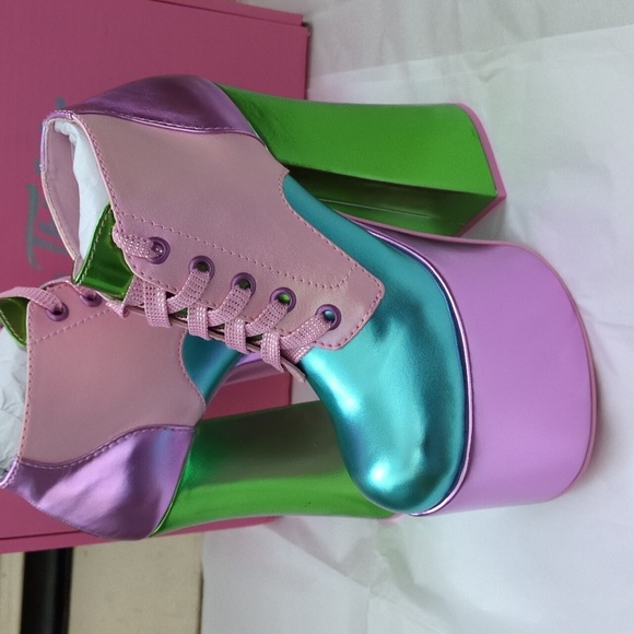 Carnival Dreams Platforms - Picture 5 of 12